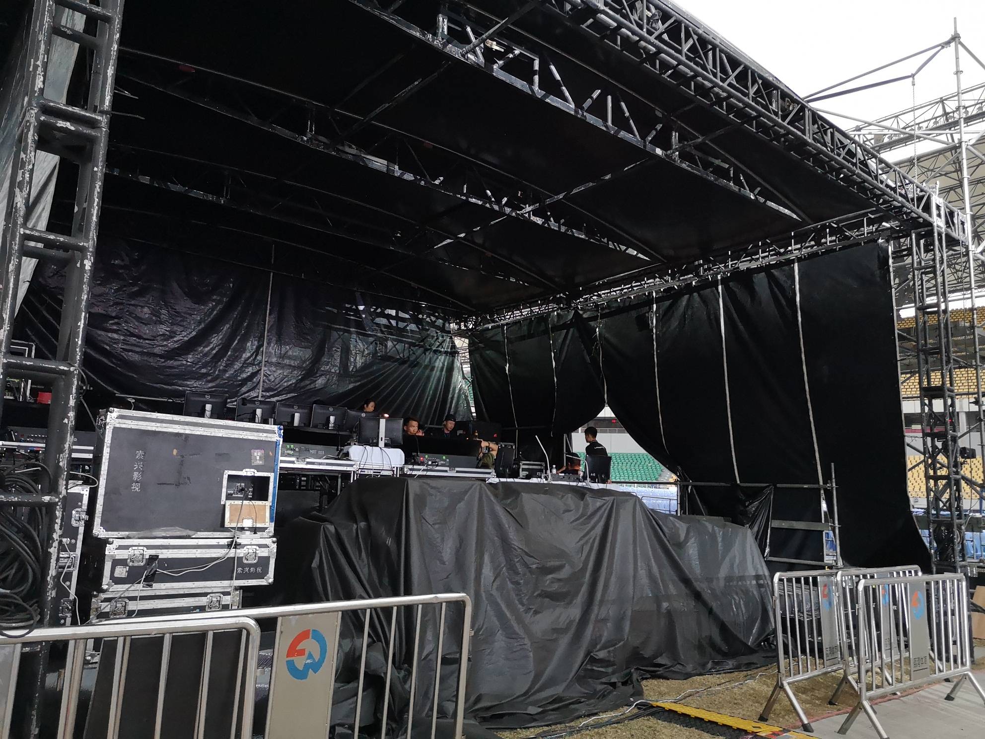 超炫酷!王力宏贵港演唱会舞台已经搭建好,就等着开唱了